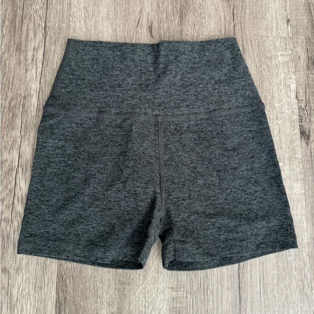 Beyond Yoga High Waist 3 Inch Short in Black Charcoal Size Small